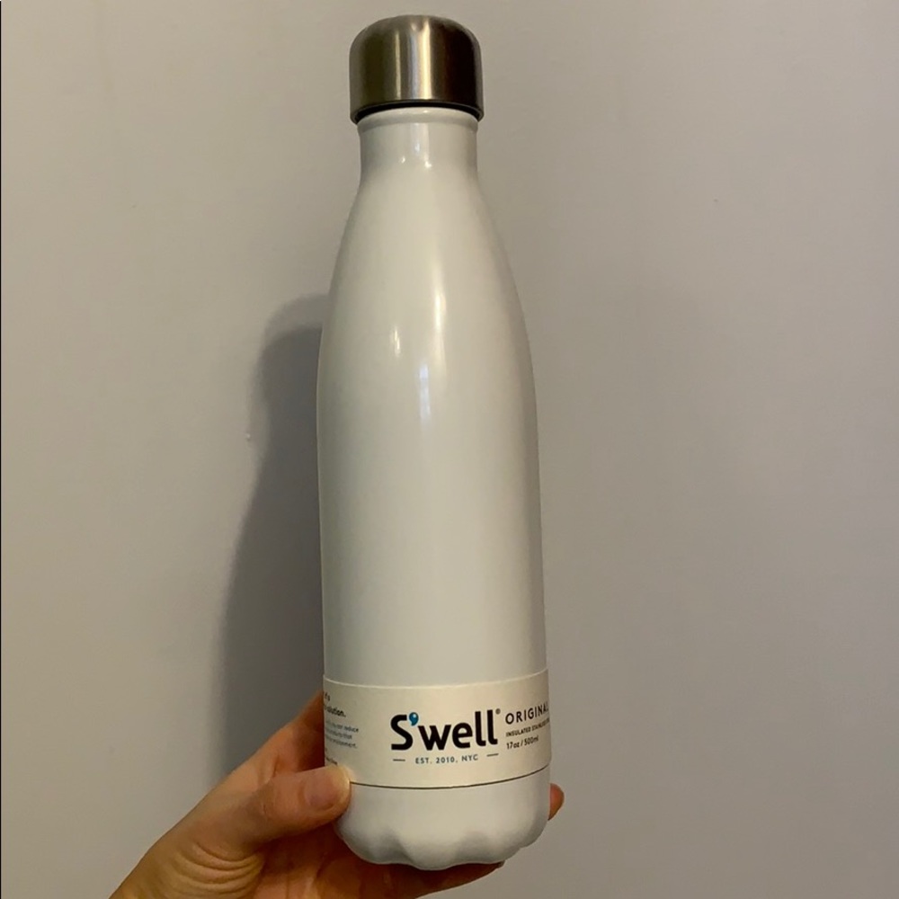 NWT Swell plain white 17oz water bottle